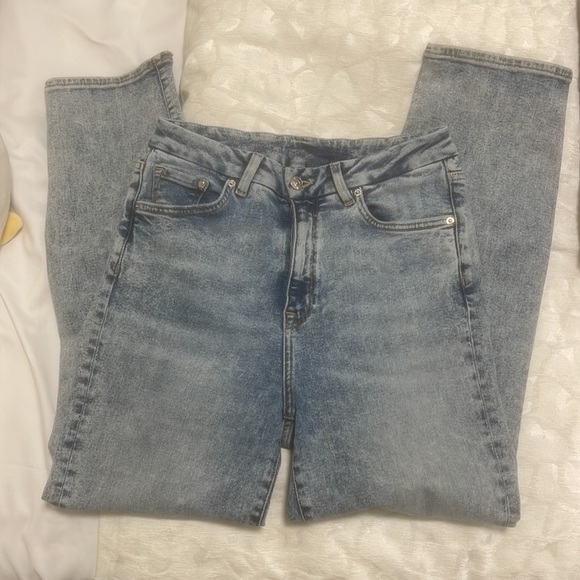 H&M Straight Leg Acid Wash Jeans - Picture 3 of 8